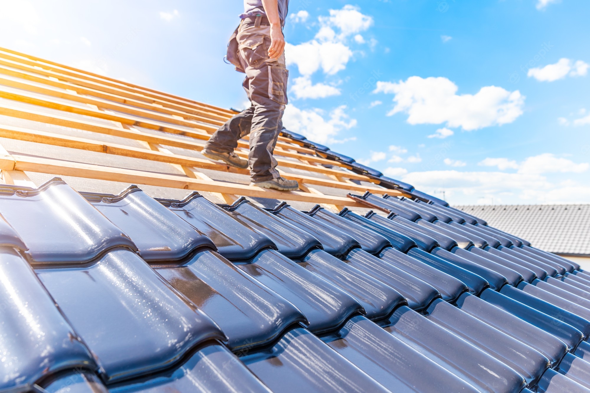 The Ultimate Guide to Choosing the Right Roofing Material